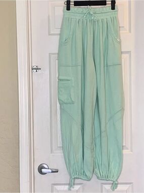 Out From Under High Rise Cinched Ankle Joggers Cargo Pale Green Size XS